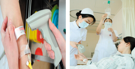 醫(yī)護人員掃描病患的條形碼了解詳細信息